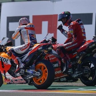 Social media reacts to Bagnaia and Marquez' epic duel